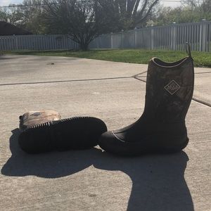 Kids size 6 muck boot company water proof boots